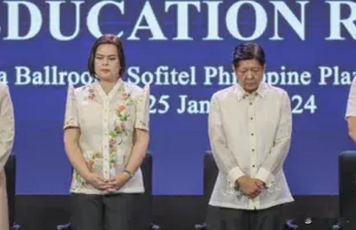 菲律宾副总统莎拉·杜特尔特周二称有关她是企图颠覆现政府阴谋的“可能资助者”之一的