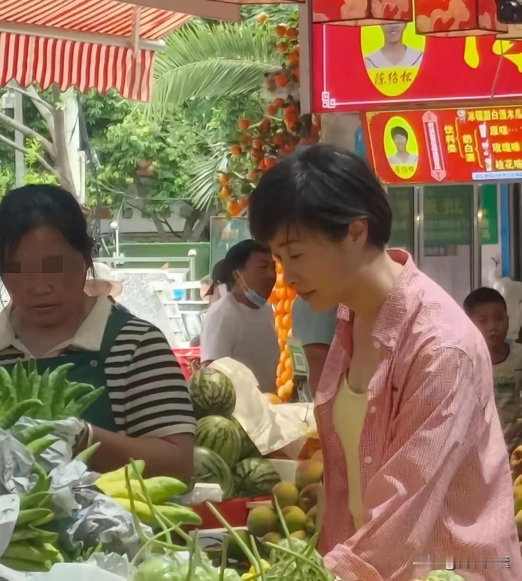 真想不到，真想不到，吴越这么有名的大明星，居然还要自己到菜市场买菜，吴越真