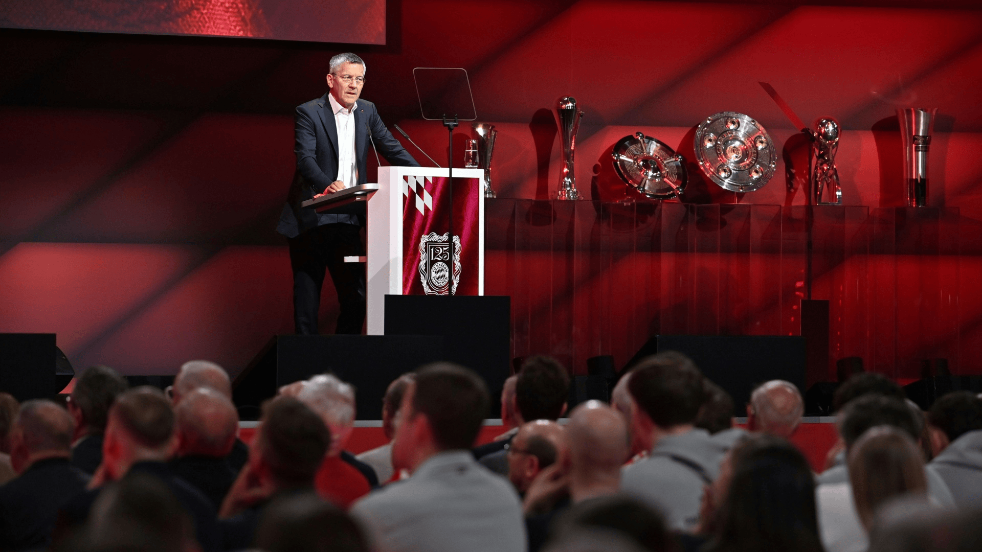 拜仁会员人数超过42万人, 依然是全球会员数最多的俱乐部