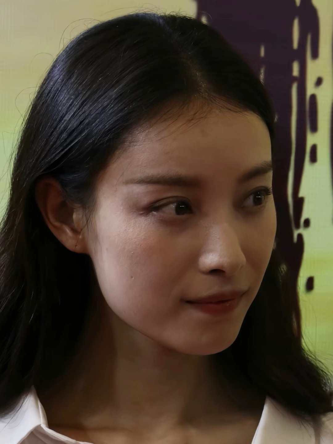 井柏然左边一个，右边一个。看倪妮对井柏然的新搭档，一点也不意外。因为当初分手的时候也只用了三分钟而已