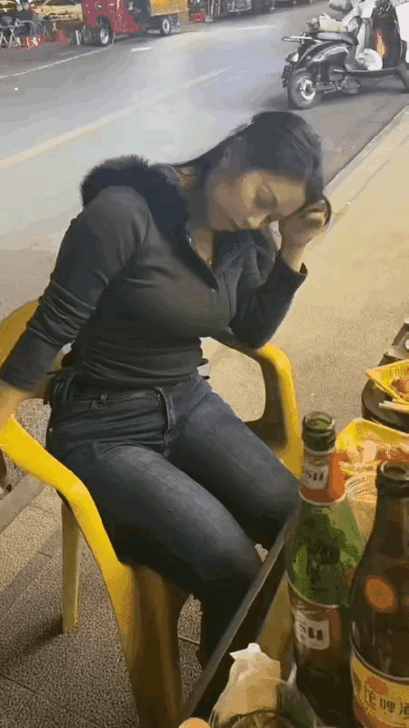 大冬天的还喝啤酒，在下佩服！