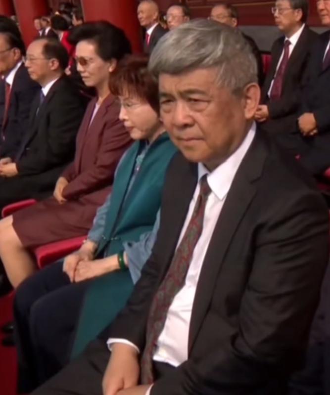 看到两个熟人，一个是洪女士，一个像是钟院士，老兵的镜头较少，自媒体上较火的那些抗