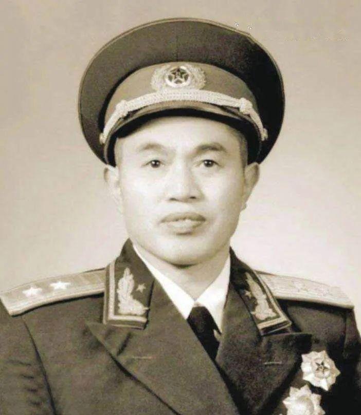 1969年11月，时任兰州军区司令员在夜间拨通了作战值班室的电话，执行常规查岗任