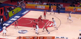 内线神塔，徐昕被吹疯了！一场球就认为自己终于熬成婆了，下一场就被杜峰打回原形！先