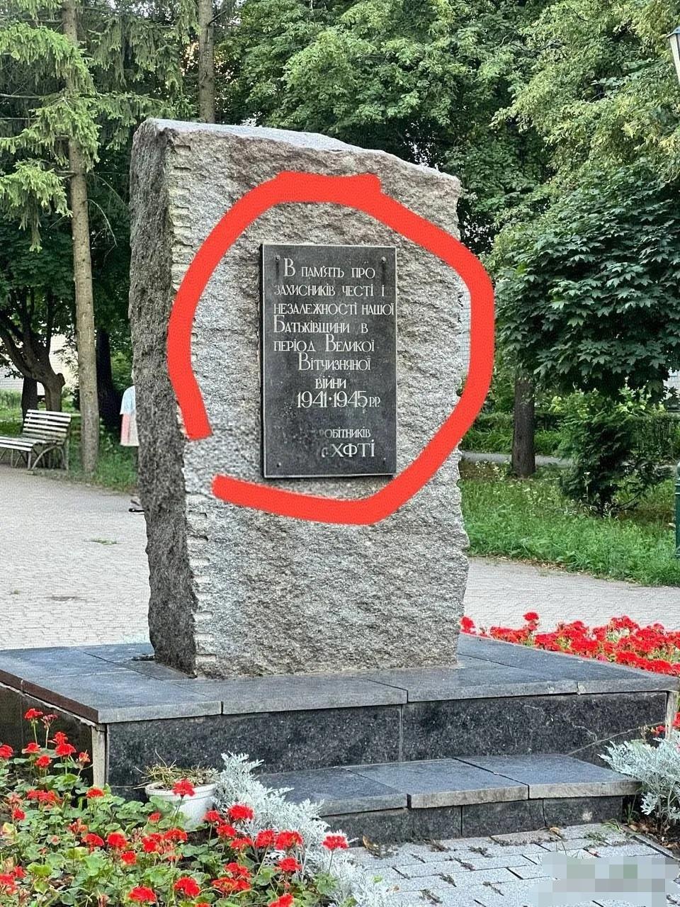 乌克兰拆除哈尔科夫红军纪念碑！乌克兰人真的有点精神错乱了，竟然拆除纪念