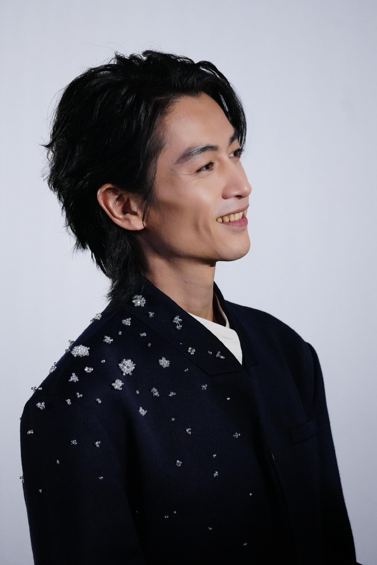 陈晓这是瘦脱相了？11月24日《大生意人》看片会上，他两颊凹成坑、颧骨凸