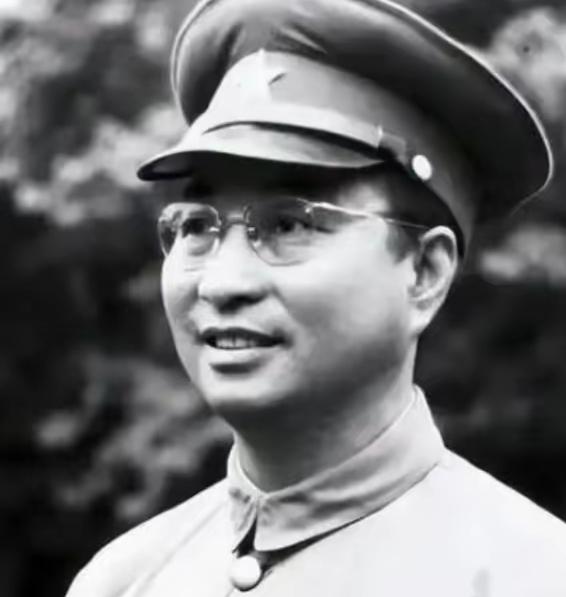 1958年，陈庚的儿媳妇钱如琴第一次来家后，看到开门的竟然是一名身穿便衣，头戴瓜