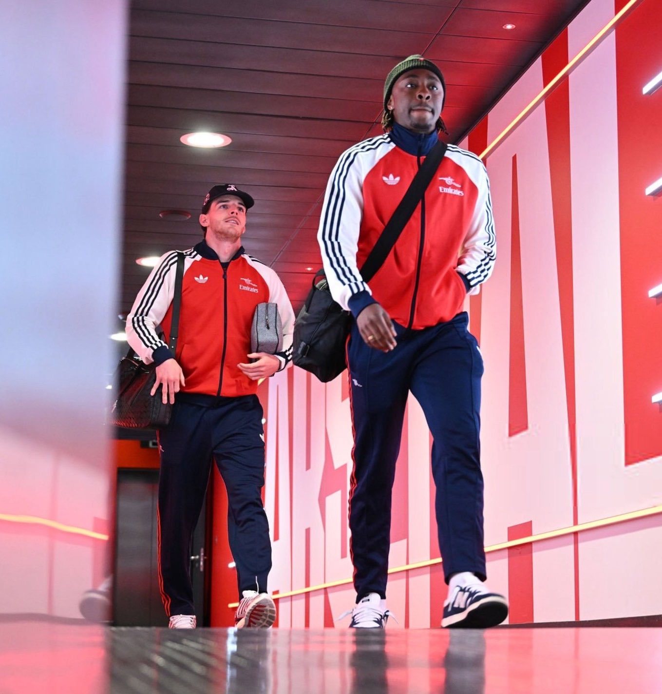 【首发】斯凯利左后卫，埃泽、因卡皮耶回到替补席。