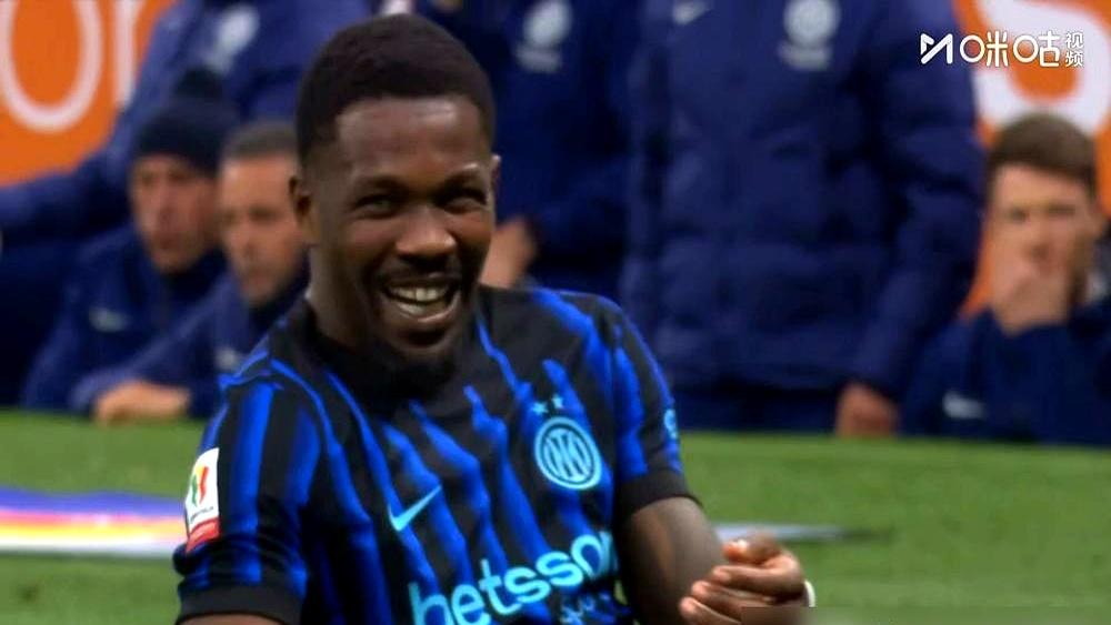 还说要给裁判加培训？！这标题我真是看笑了。科莫队9天内两次2-0领先被翻