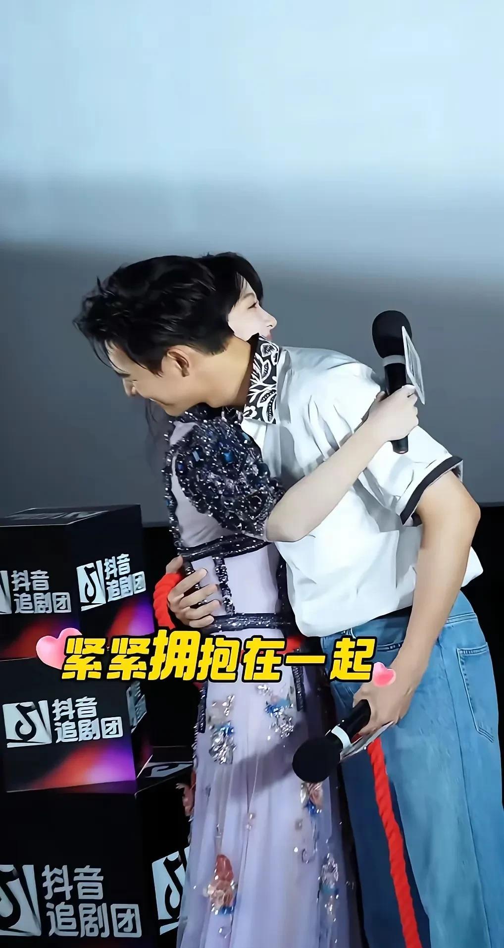 杨紫和李现，老同学，老搭档，老朋友。感觉两个人就是友达以上，恋人未满的状态。很多