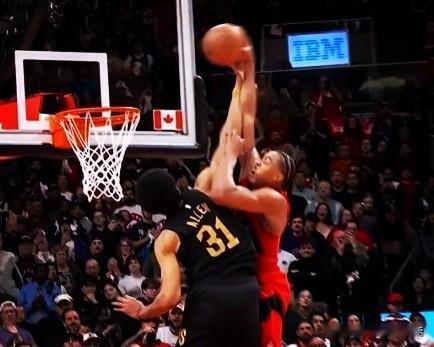 骑士内线太软，巴恩斯太硬，惨遭猛龙逆转，首个天王山来啦！系列赛第四战，末节最