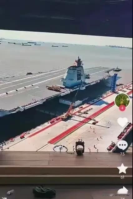 大的来了福建舰即将服役为八一建军节献礼福建舰所在码头已经开始布置庆典舞