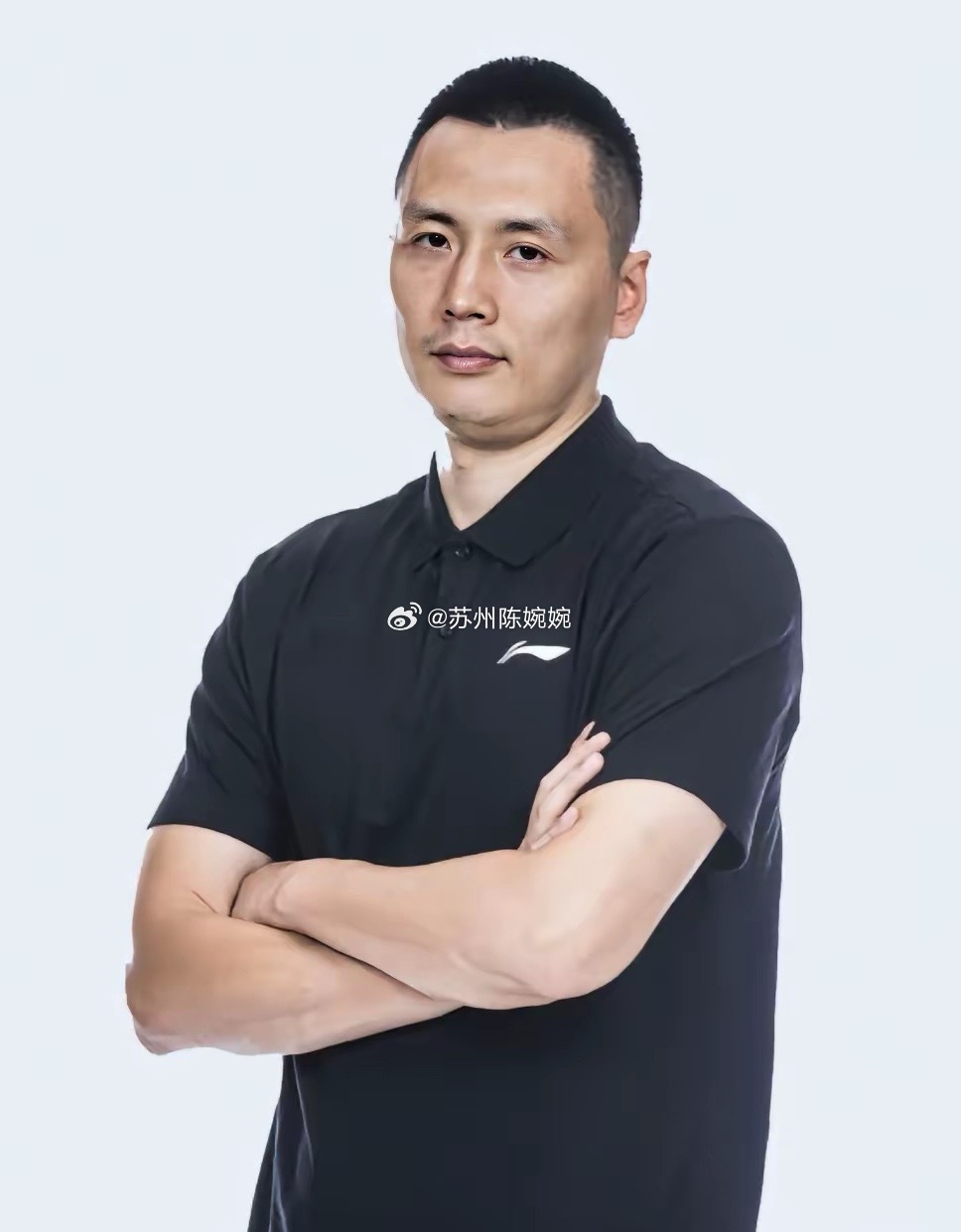 洛夫顿和卢伟起冲突，洛夫顿这几场，就不好好打，上场打山西他也只得6分，这场首发就