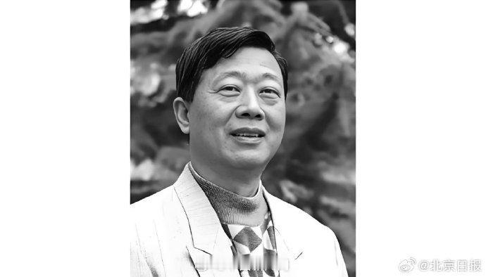 【祝酒歌词作者韩伟逝世】韩伟逝世8月17日，词作家、编剧韩伟之子发布讣告，其父