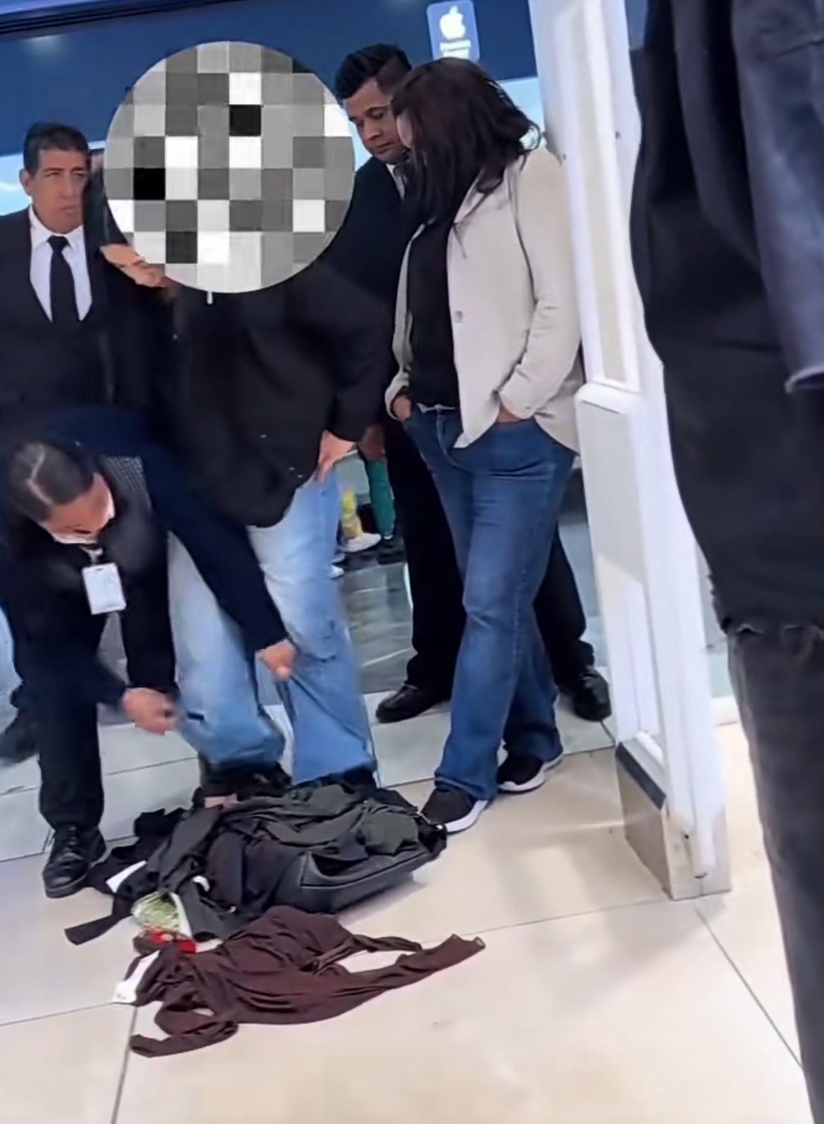 看看欧洲女猛人，工作人员从她身上拉出来十几件衣服，大部分衣服都藏在裤腿里面，这是