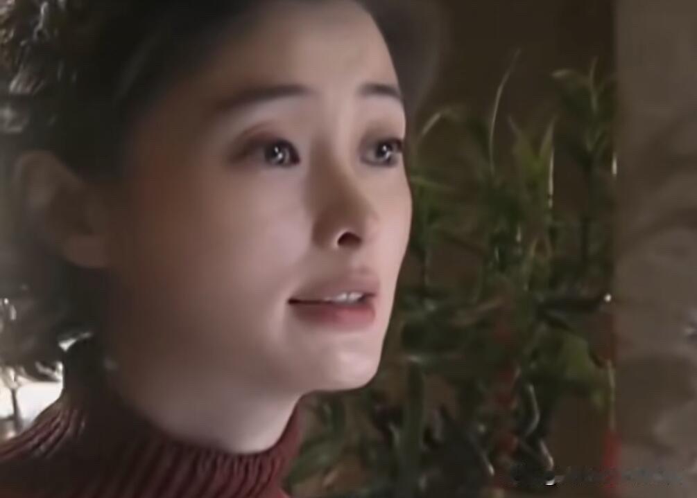吴越年轻的时候长得挺标致的，气质上不输蒋勤勤。真正的高颜值，绝不是五官的漂亮，或