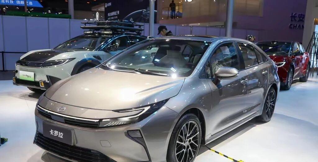 不到10万买丰田混动？尺寸加大、换脸升级，2026款卡罗拉要“杀疯”了！家轿市场