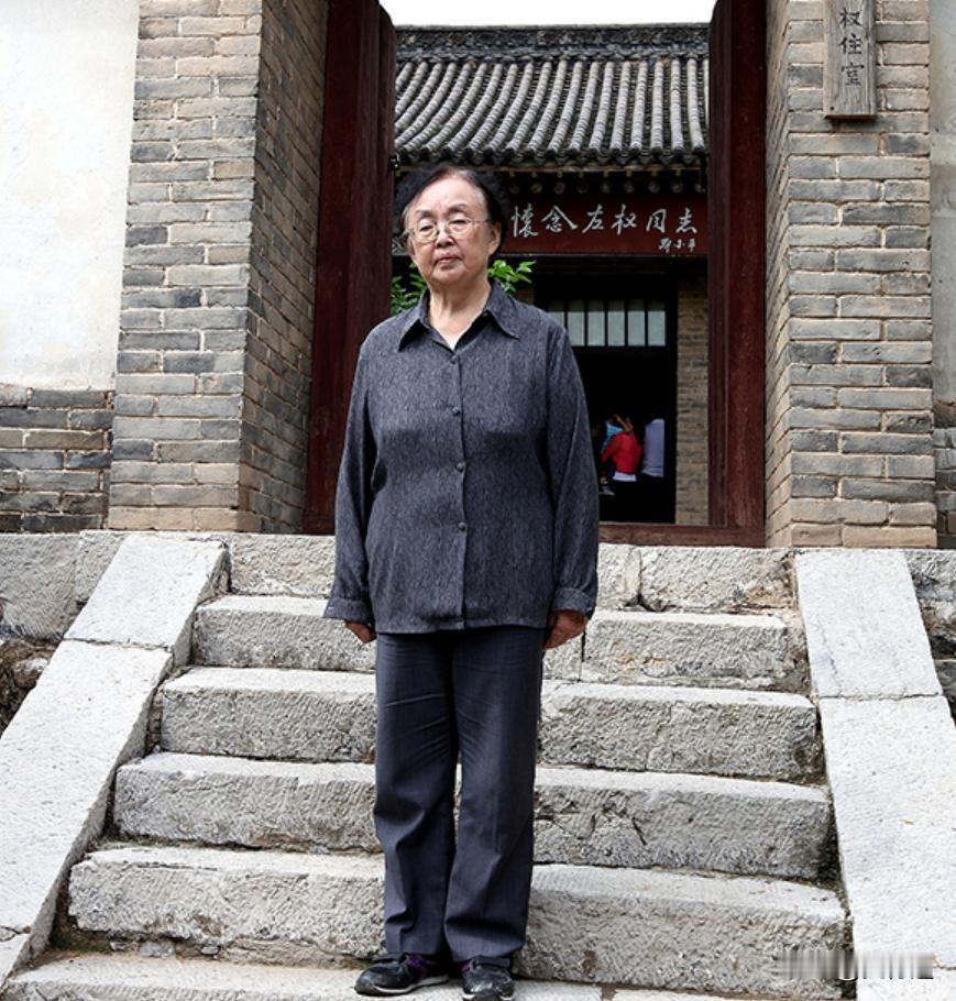 1960年，哈军工院长陈赓办公室冲进一个女孩，她大声问：“凭什么不录取我，我就要