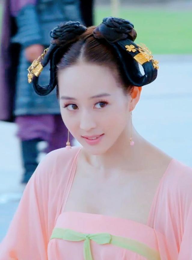 唐朝的一天，唐太宗想让徐慧妃侍寝，可就是等不来徐慧妃。李世民很生气：“她太恃宠而