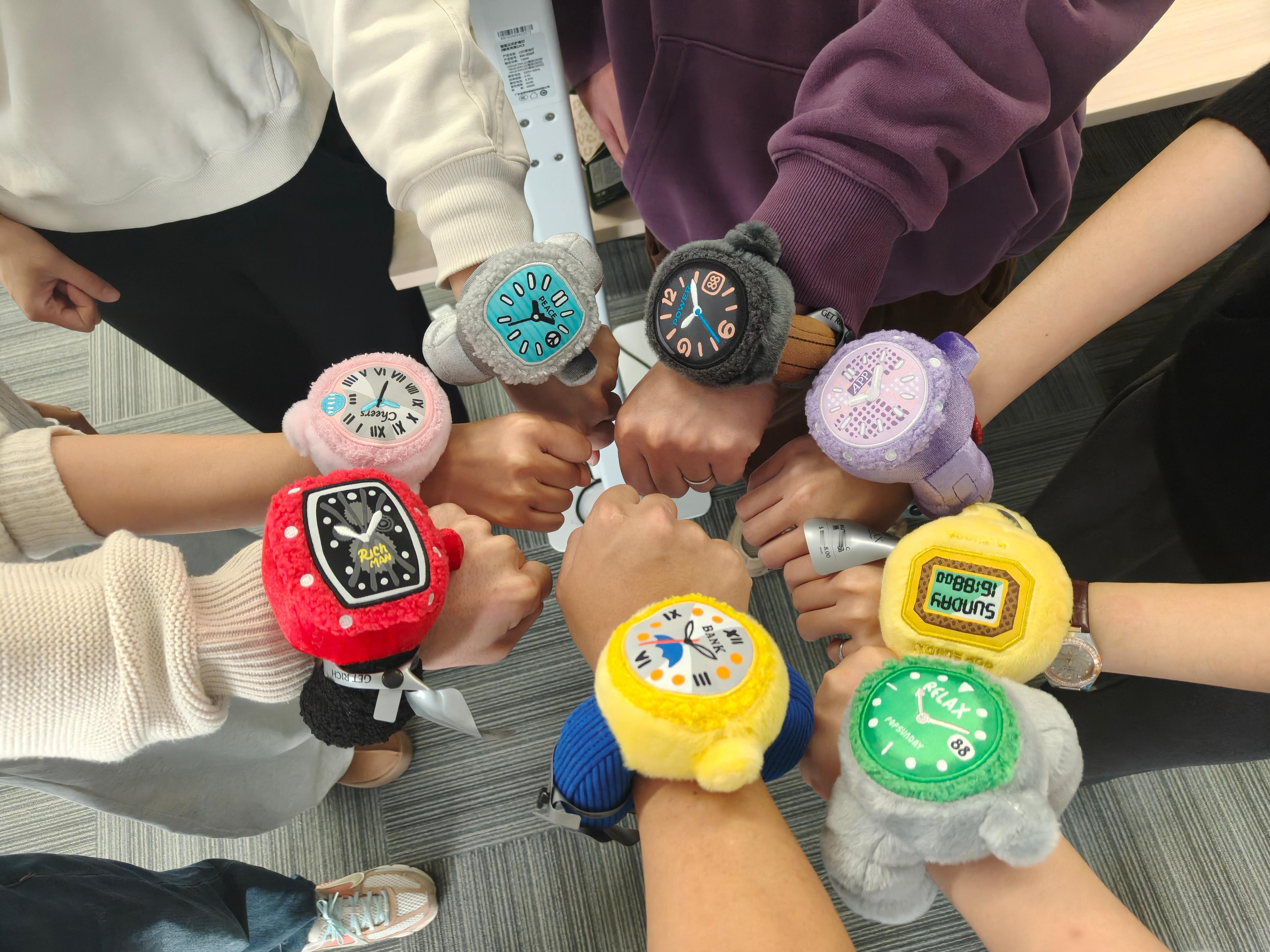 今天发年终奖，大家猜猜哪个是我的～