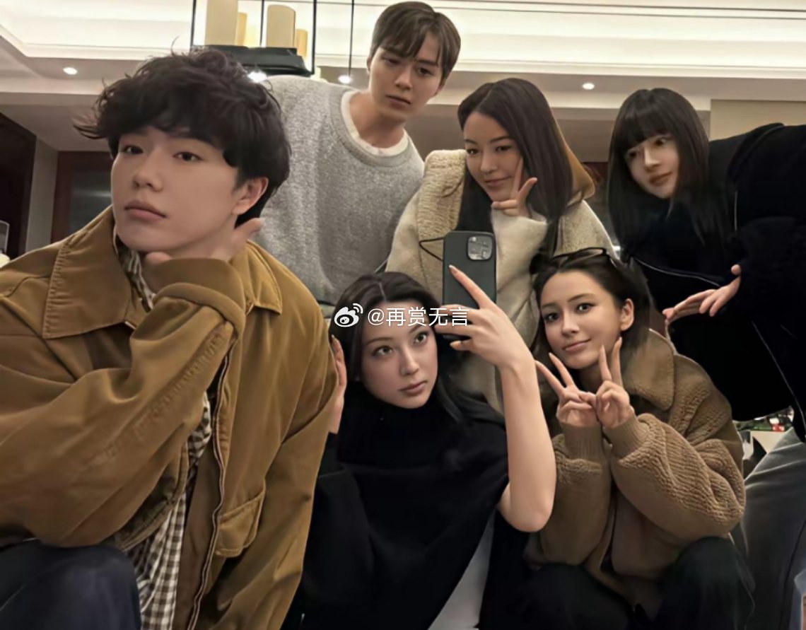 这一桌子都是网红啊，曾经的她多么风光无限。