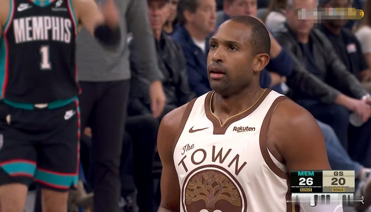 勇士老将霍福德真是劳苦功高！在今天勇士主场以114：113险胜灰熊的比赛中，39