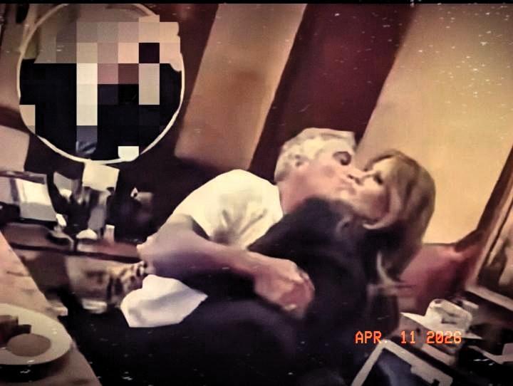 “此地无银？”一张与已故富豪爱泼斯坦的死亡合影炸翻外网，逼得冷面正宫梅拉尼娅连夜