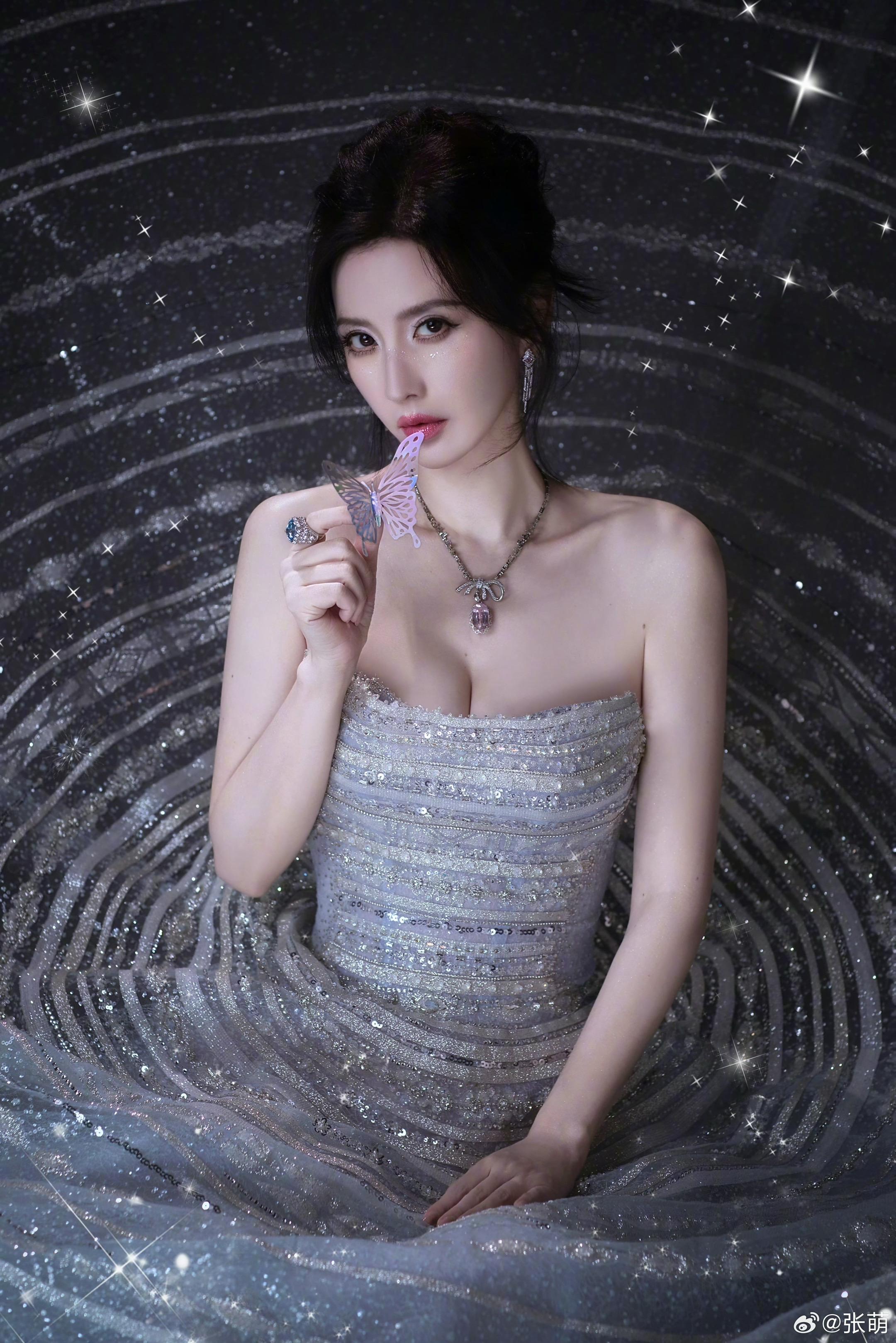 张萌 x 腾讯视频星光大赏出图·慷慨大方❤️