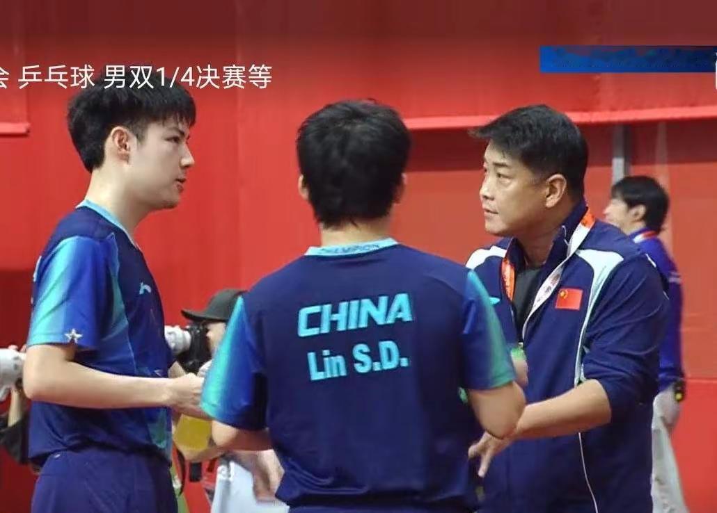 林诗栋/黄友政3:0横扫台湾组合，你们发现王皓对待黄友政的态度了吗？明眼人都看出