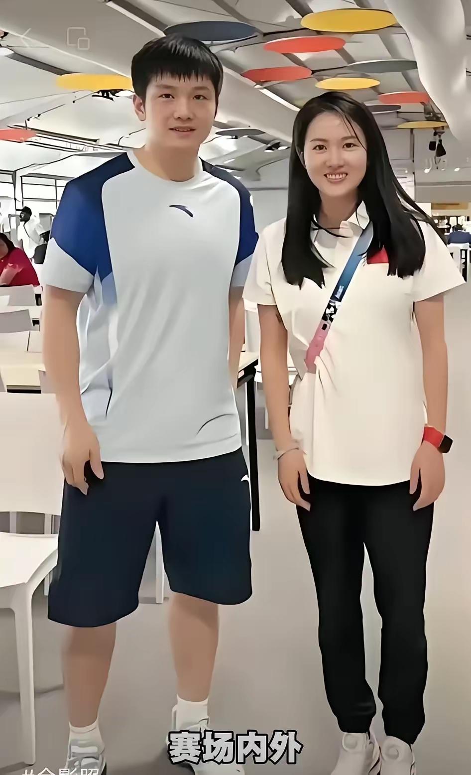 这两位都是拿冠军拿到手软的主男的好象是乒乓球界的王者，这女的还有多少知道她是什