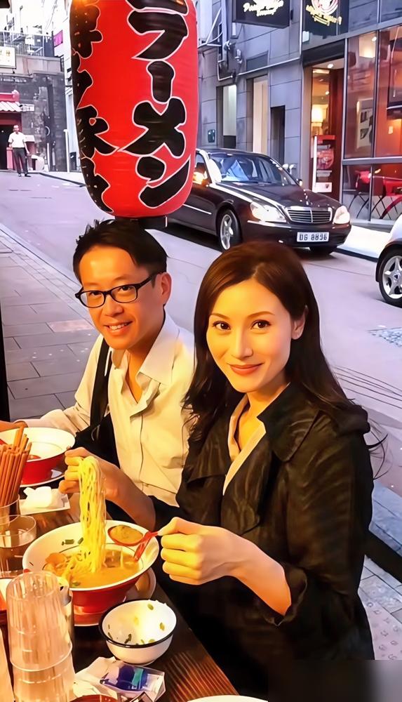 香港富豪许世勋2018年去世，留下420亿港元遗产。这笔钱没直接给儿子许晋亨