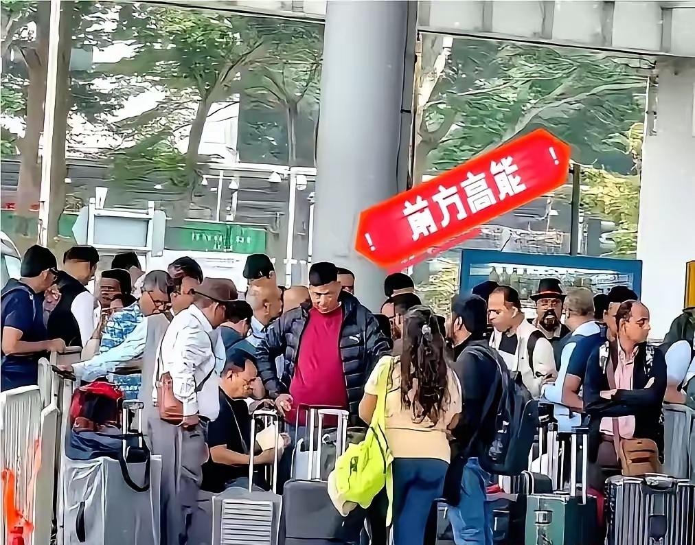 我跟你说，深圳这次是真来火了。就因为印度人那点破事，整个福田都动起来了。我在C