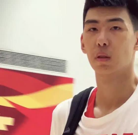中国男篮亚洲杯前“瘦身”再裁两将，郭士强硬核筛选揭残酷法则！徐昕、刘金雨离队，前