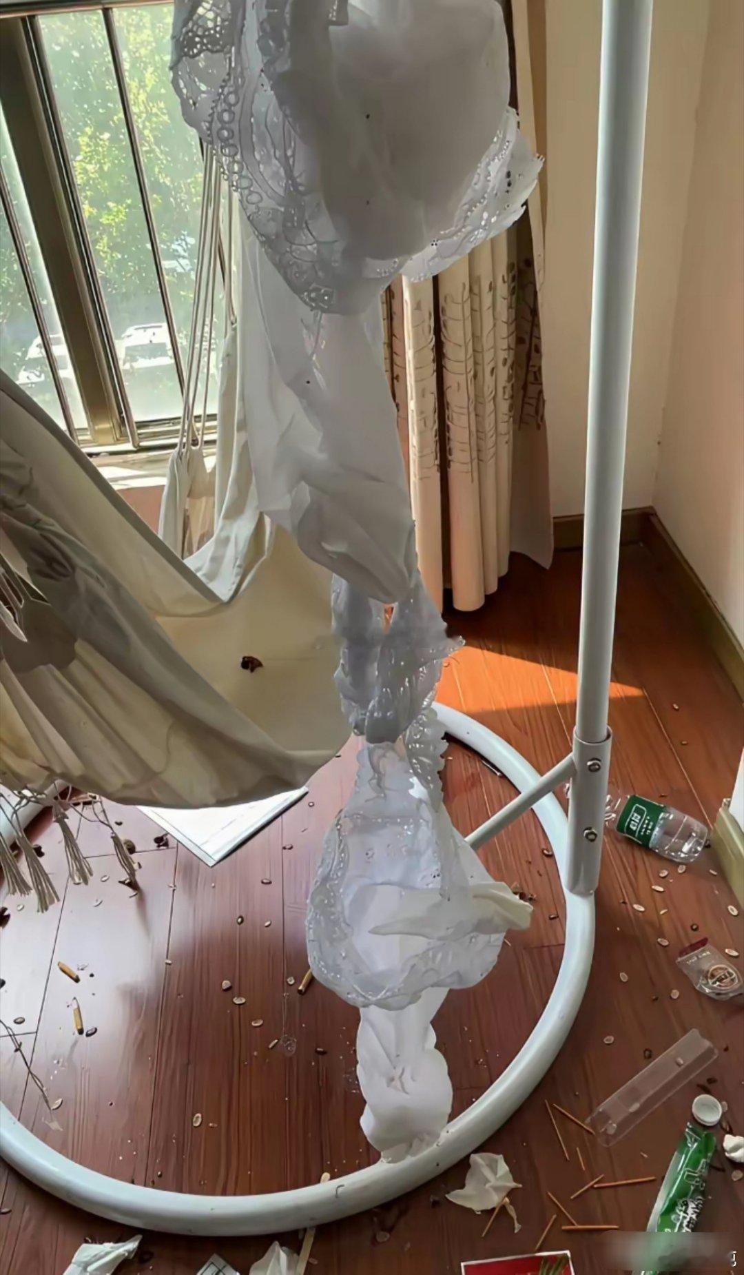 把房子出租给酒吧女后，成这样了。