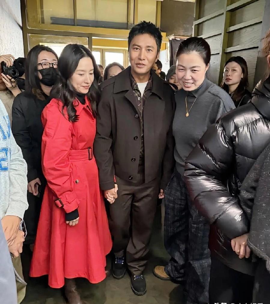 陈坤和董洁在雪地里站定拍照时，所有人都倒吸了一口气。那瞬间你不是在看一场品牌活