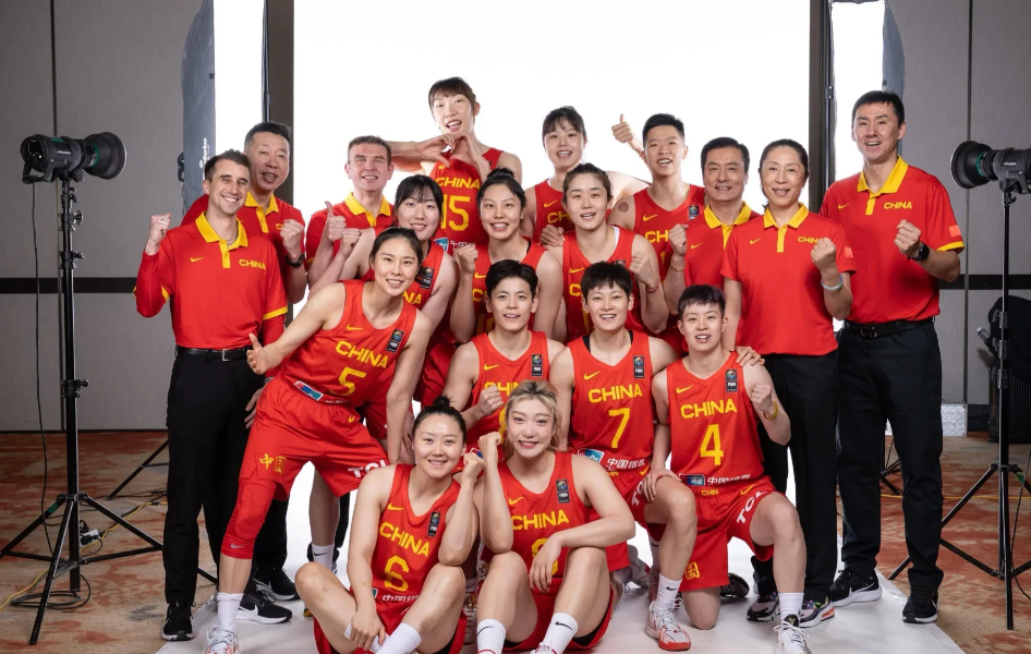 那些说中国女篮国家队离开谁都行的人从实际情况来看，自2018年许利民指导
