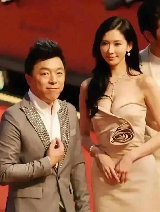 一次节目上，小S对黄渤说：“听说林志玲跟你拍吻戏，回家吐了一个月？”本以为黄渤会很难堪，没想到他一句