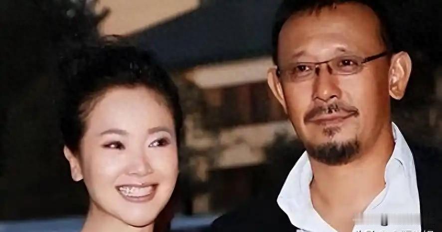 垫子上摔过一千次，镜头前只说一句台词，她怎么活成现在这样。左小青今年47岁，没