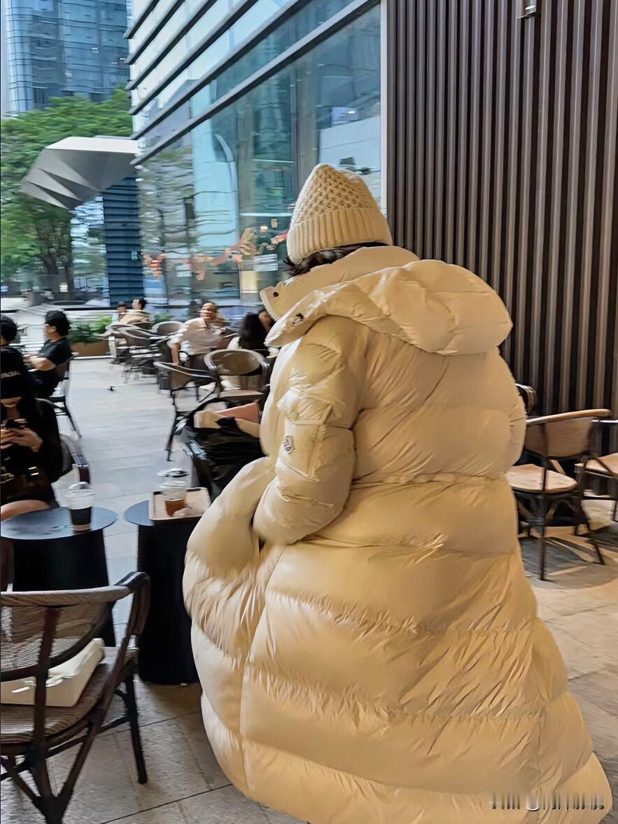 最近在小红书看到一条评论，被赞了上万次：“我用十年时间，证明了自己25岁那年的选