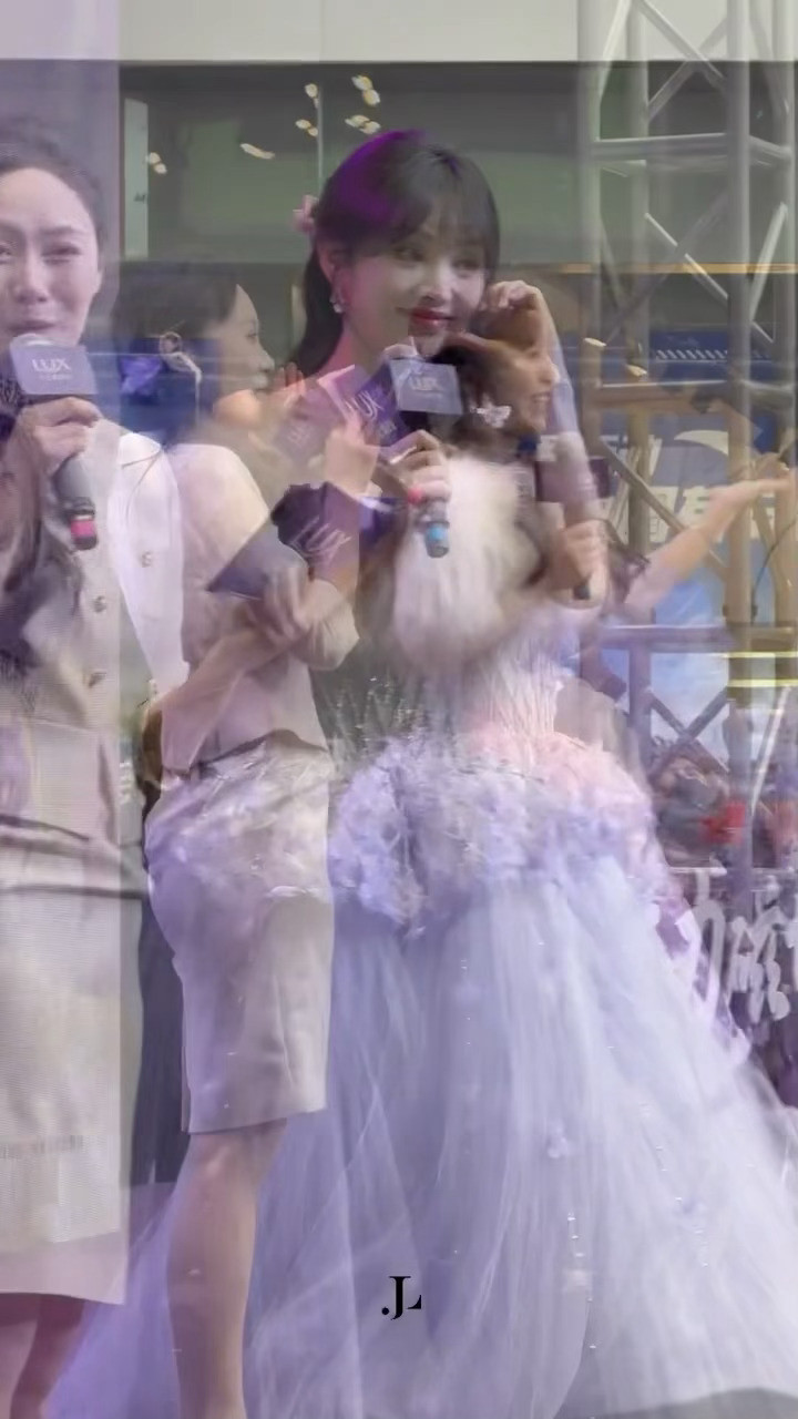 嗑颜bot没见过天使的～没见过精灵的～没见过公主的～都可以来看看今天的田曦薇