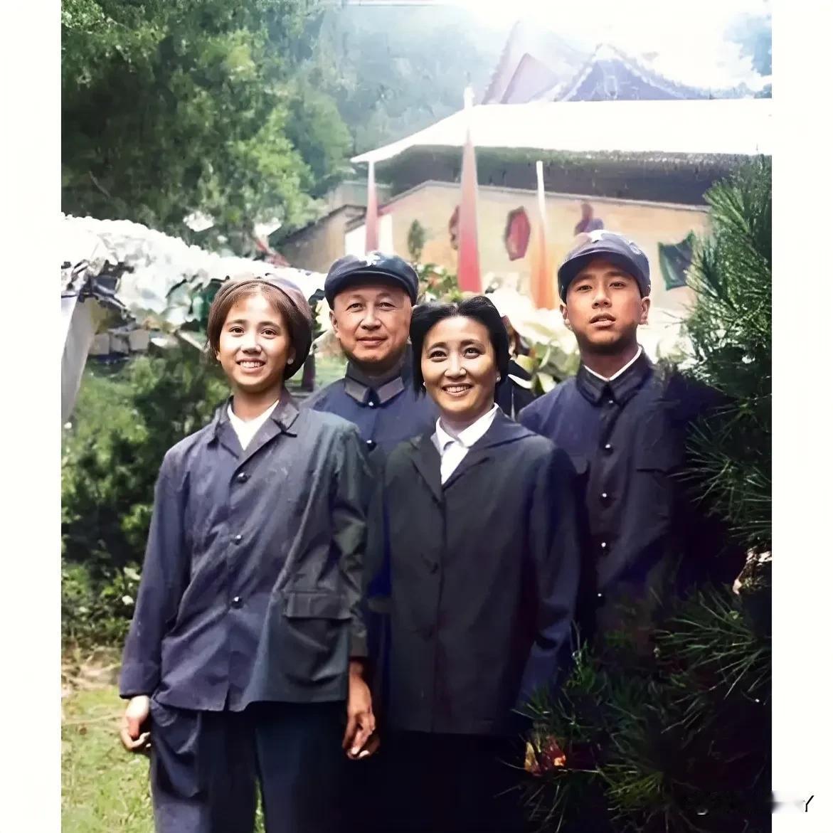 一张摄于1973年的老照片，钱学森一家的珍贵合影，都收藏起来吧！