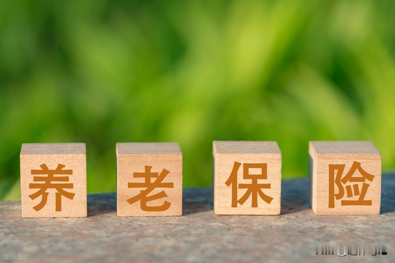 人社部新动态！传来2026年养老金调整好消息，企退补发500元难吗在五一假期