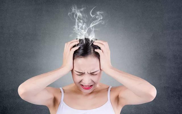 唇干脱皮、口苦咽痛? 这3类食物, 只会让你冬天更上火!