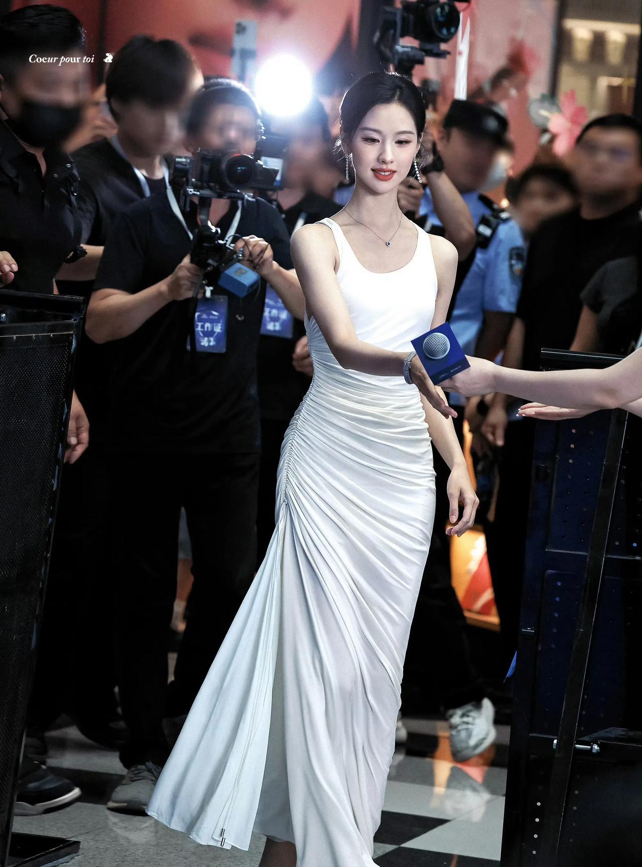 如果“奶茶妹妹”章泽天当初没有结婚，而是进入娱乐圈，会不会跟陈都灵一样，闯下一片