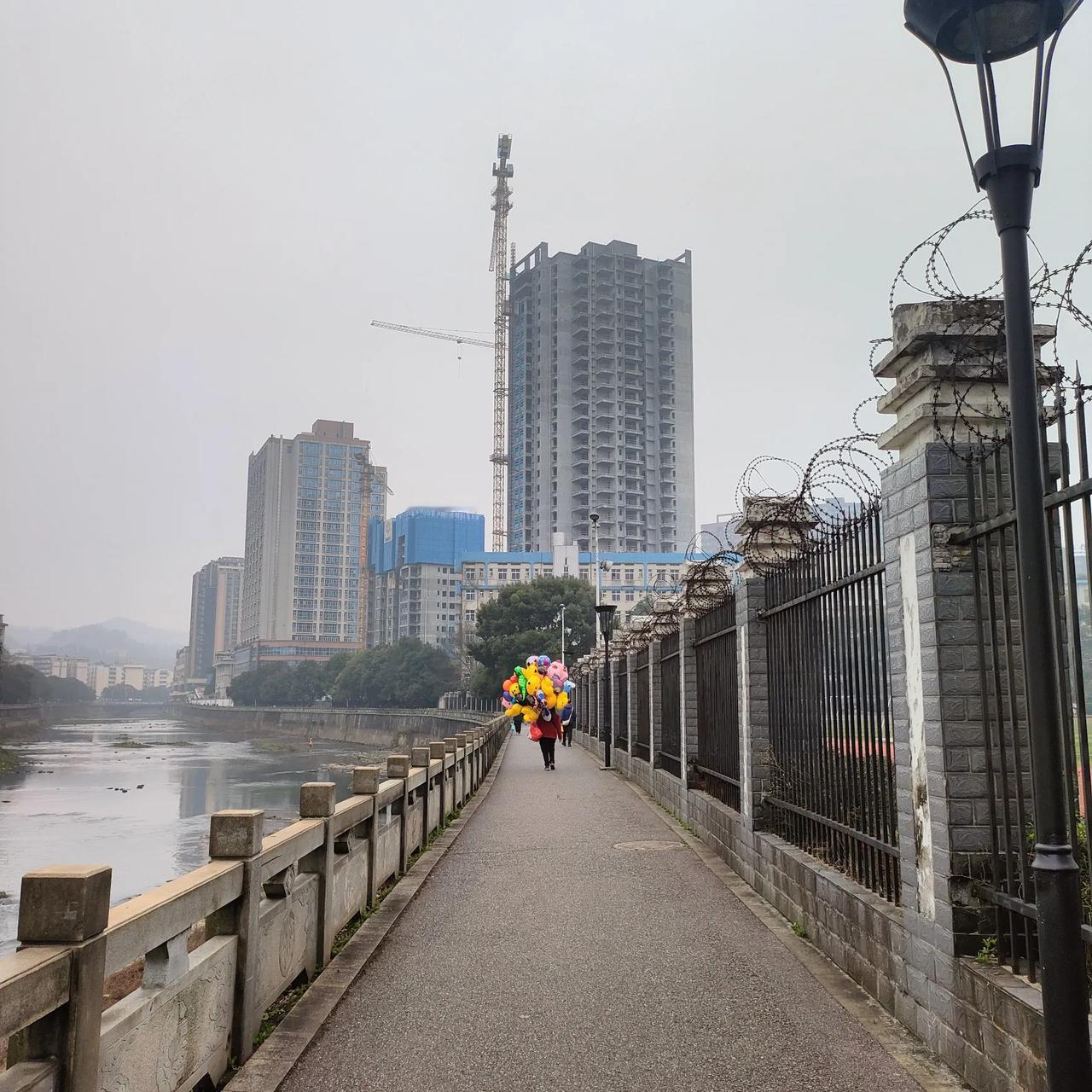 惊蛰时节怎样健康养生？近日，惊蛰节气来临，结合春雷初响的时节特征，有关惊蛰期间