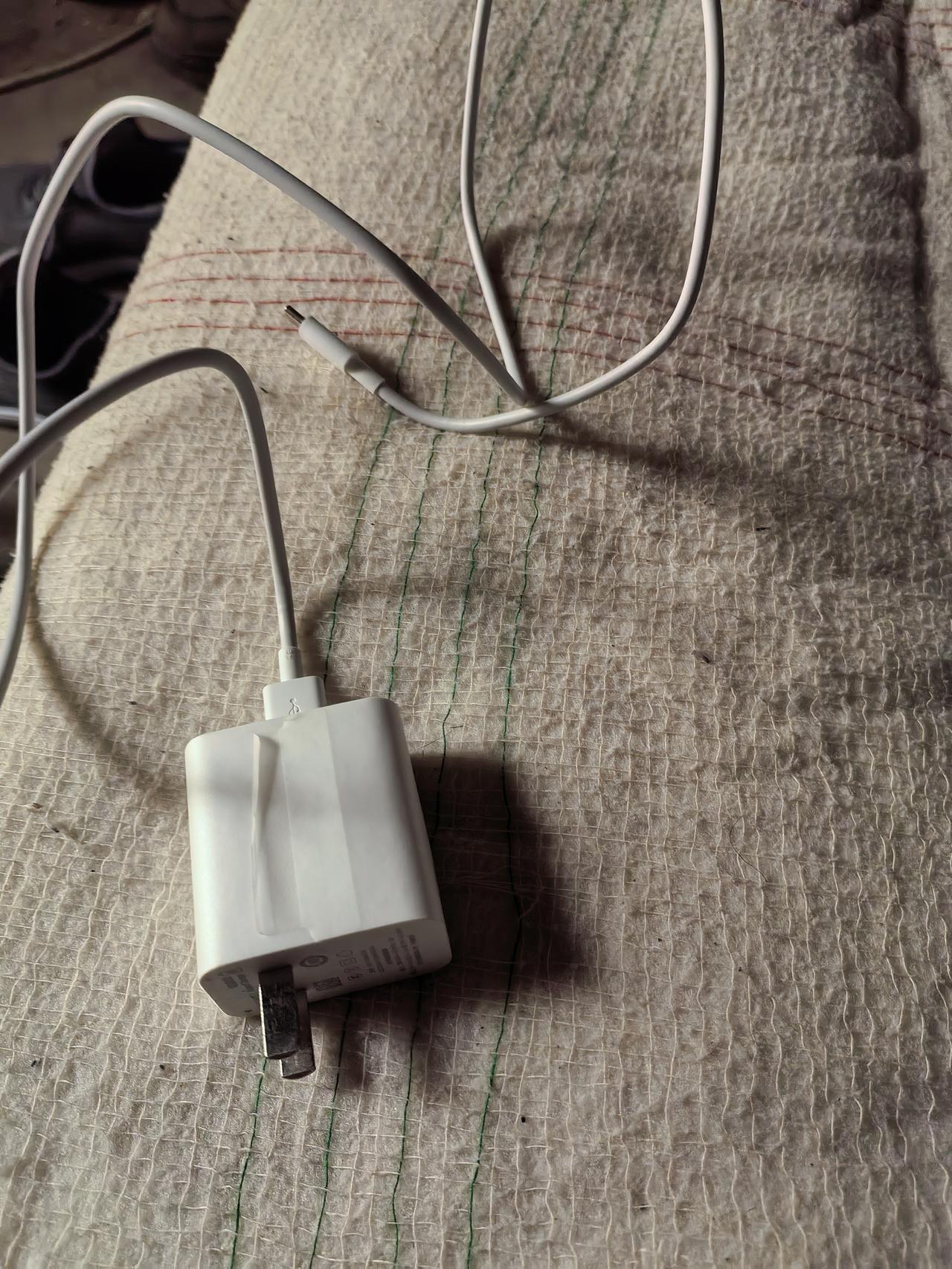 手机边充电边玩伤电池吗？很多朋友问我：“充着电玩手机，电池会不会废得特别快？