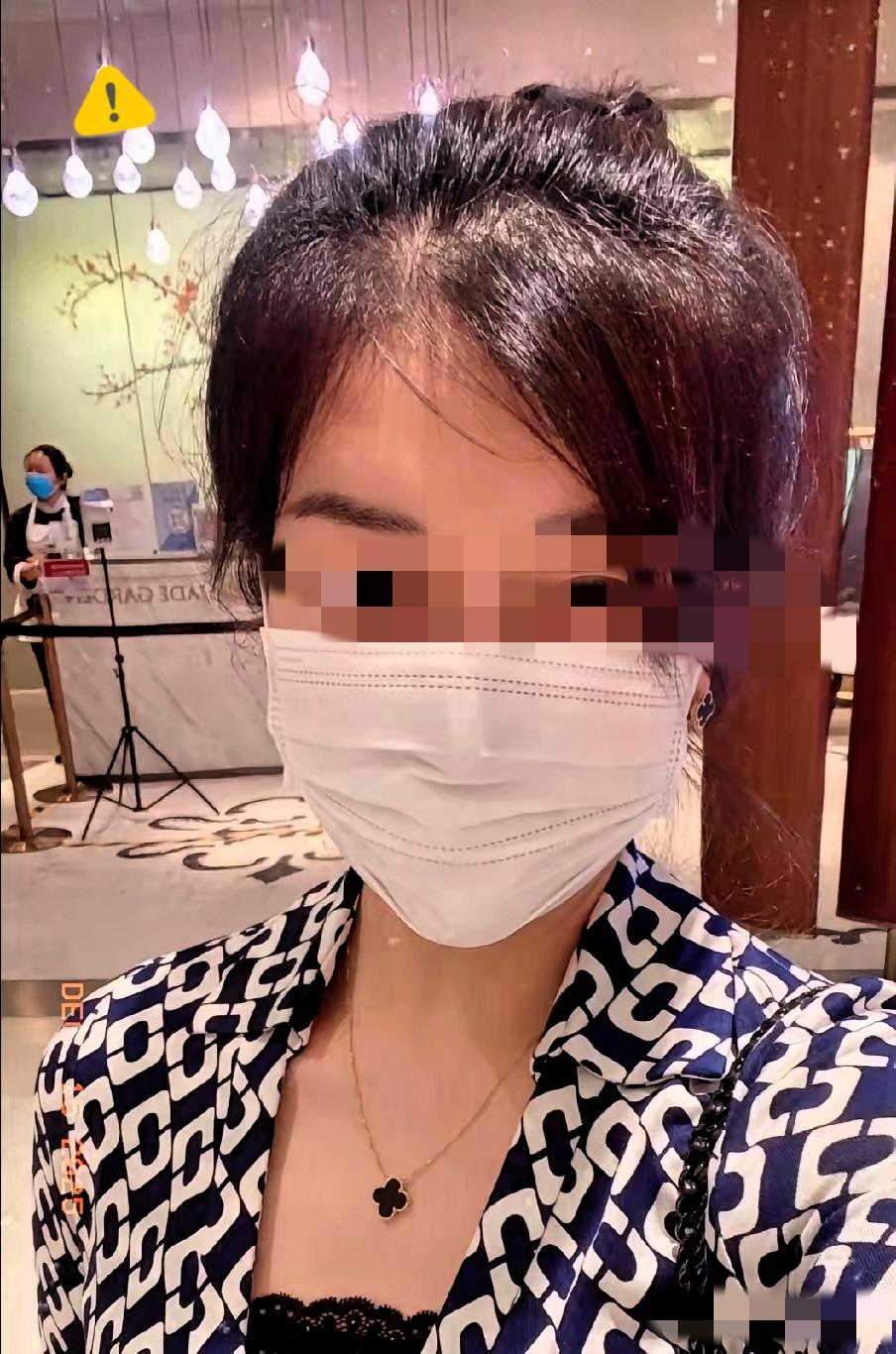 北京李女士这操作太双标了！自己口罩戴得严丝合缝惜命如金，遛狗却从不牵绳、狗屎视而