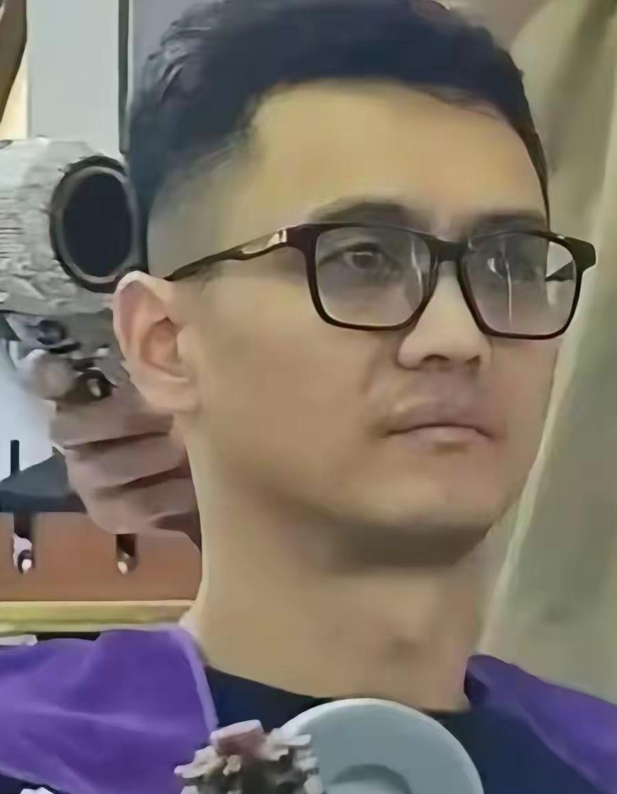 他以为坐完牢，流量就清空了。直播间刚打开，“王宝强”三个字像弹幕砌成的墙，把他