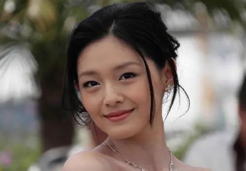 大S离世一年，具俊烨感动千万网友！大S去年2月2日离世，如今过去快一年时间，韩