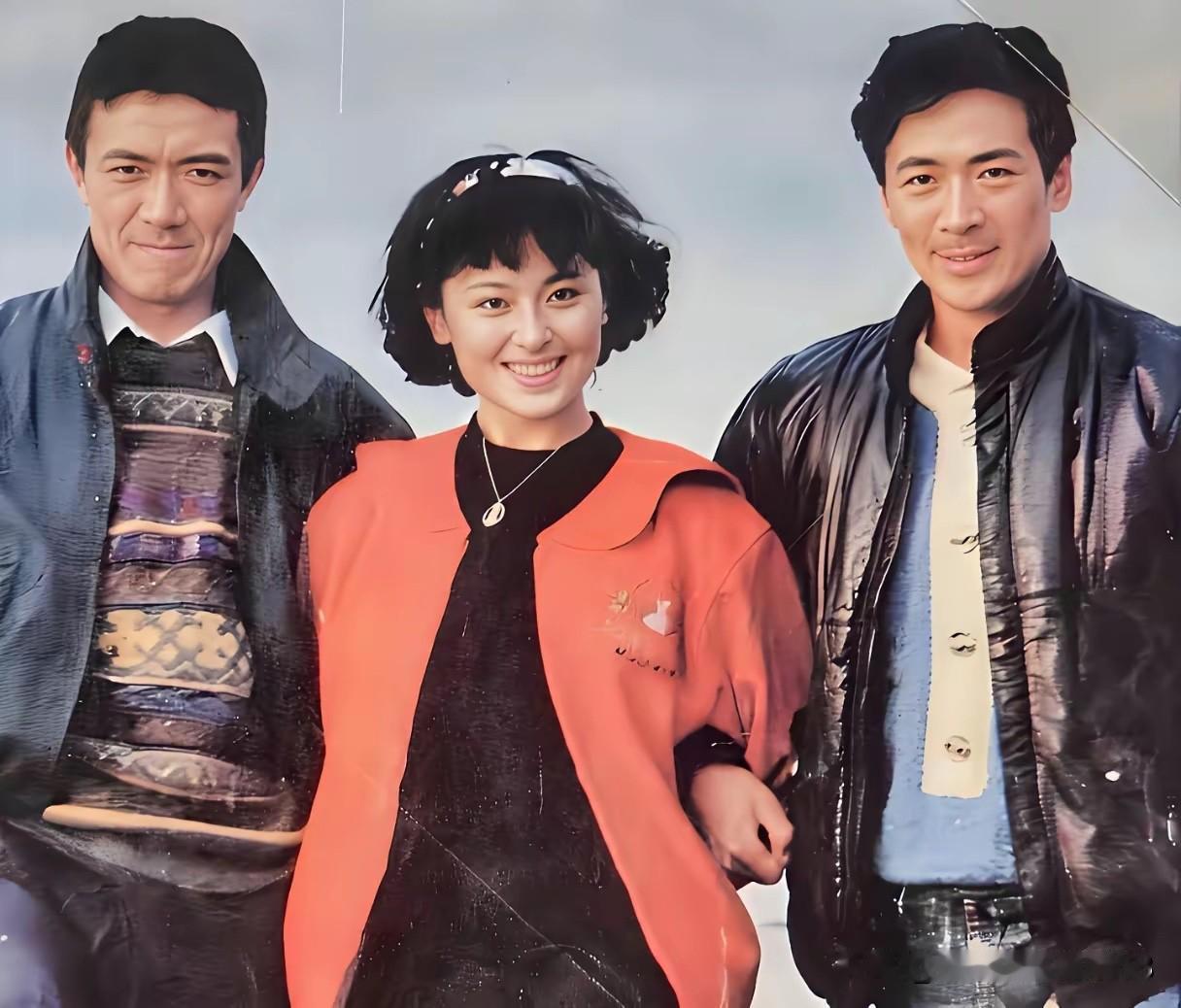 原来90年代的寇振华还是挺帅气的，他的身高没有李幼斌高，但是颜值和气质比李幼斌好